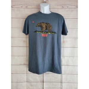 Levi’s T Shirt Size Med Bear Graphic Logo EUC